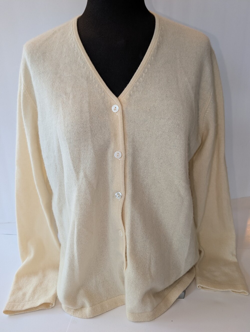 Vintage DonnKenny Women's Cashmere V Neck Cardigan, Winter White, Large